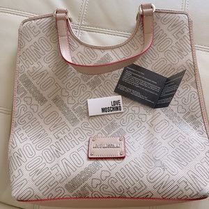 Love Moschino shoulder bag.